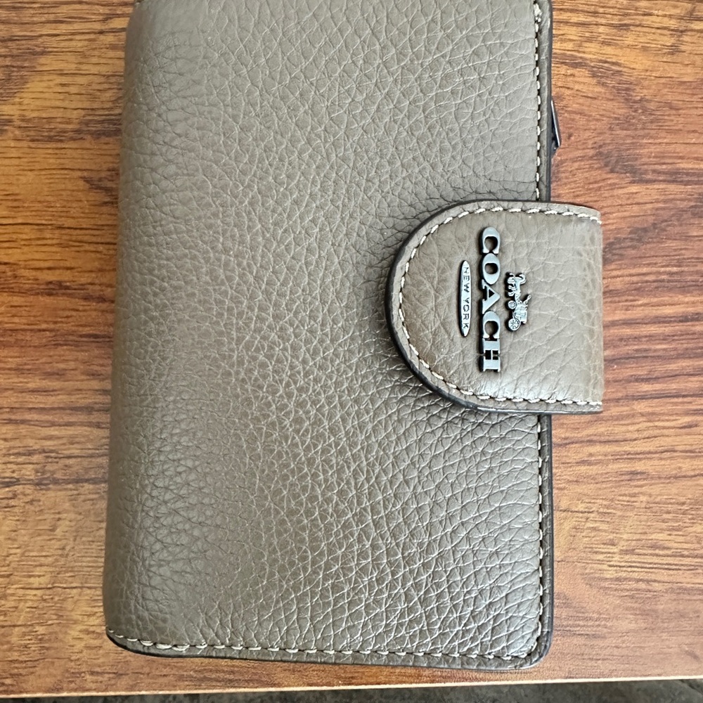 Coach Medium Corner Zip Wallet